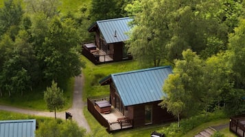 Classic Silver Birch Cabin - Pet friendly | Property grounds