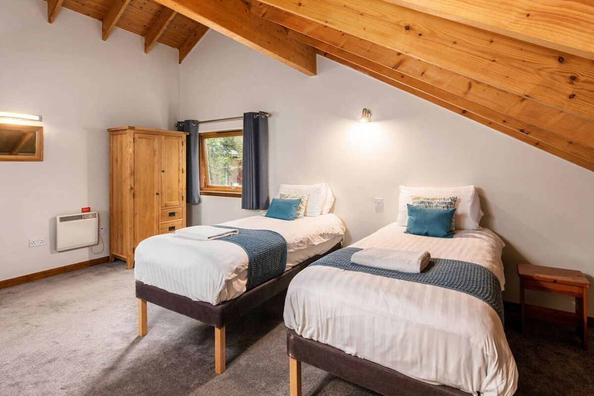 Classic Silver Birch wheelchair accessible cabin - Pet friendly | 3 bedrooms