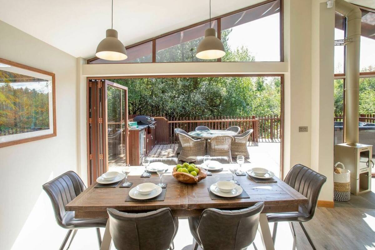 Studio (3 Bedrooms) | Front of property