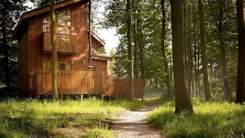 Studio (2 Bedrooms) | Front of property