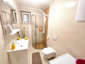 A modern bathroom with a toilet, sink, and shower. - Apartment Sandra Crikvenica (Crikvenica)