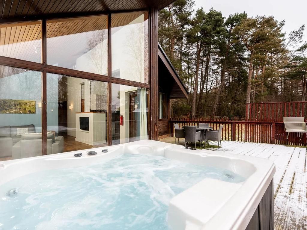 Private spa tub