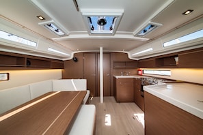 Private kitchen - Sun-Kissed Sailing Adventure in Zadar, Croatia (Zadar)