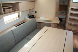 3 bedrooms - Dubrovnik Delight: A Sun-Kissed Sailing Experience (Komolac)
