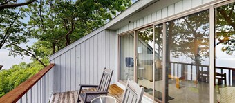 Condo in Glen Arbor with Lake Michigan sunset views, fireplace, deck, washer & dryer