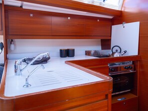 Private kitchen - Sun-Kissed Sailing Adventure in Istria, Croatia (Pula)