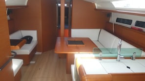 Interior - Sun-Kissed Sailing Adventure in Islas Sarónicas (Alimos)