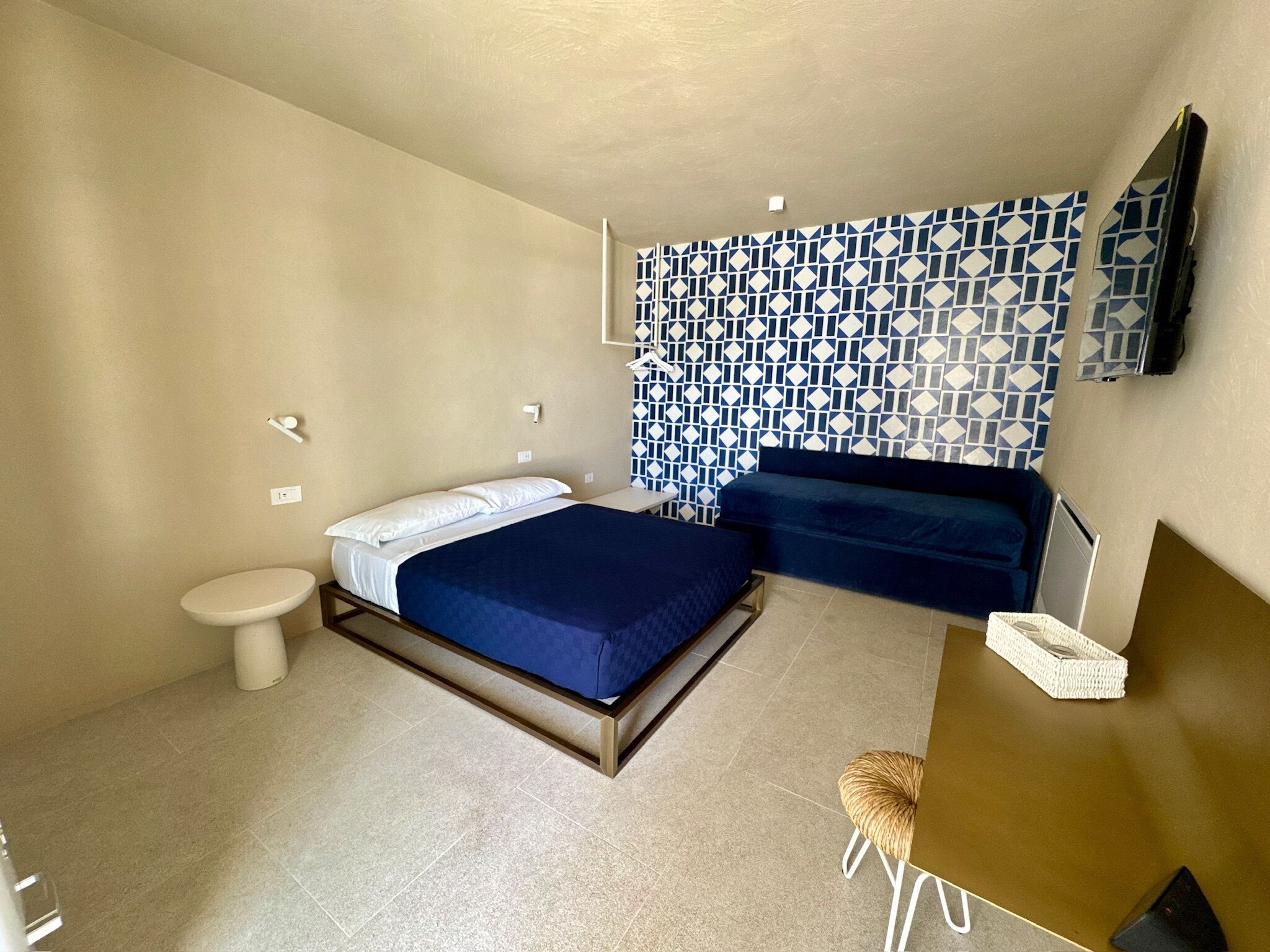 Minibar, in-room safe, individually decorated, individually furnished