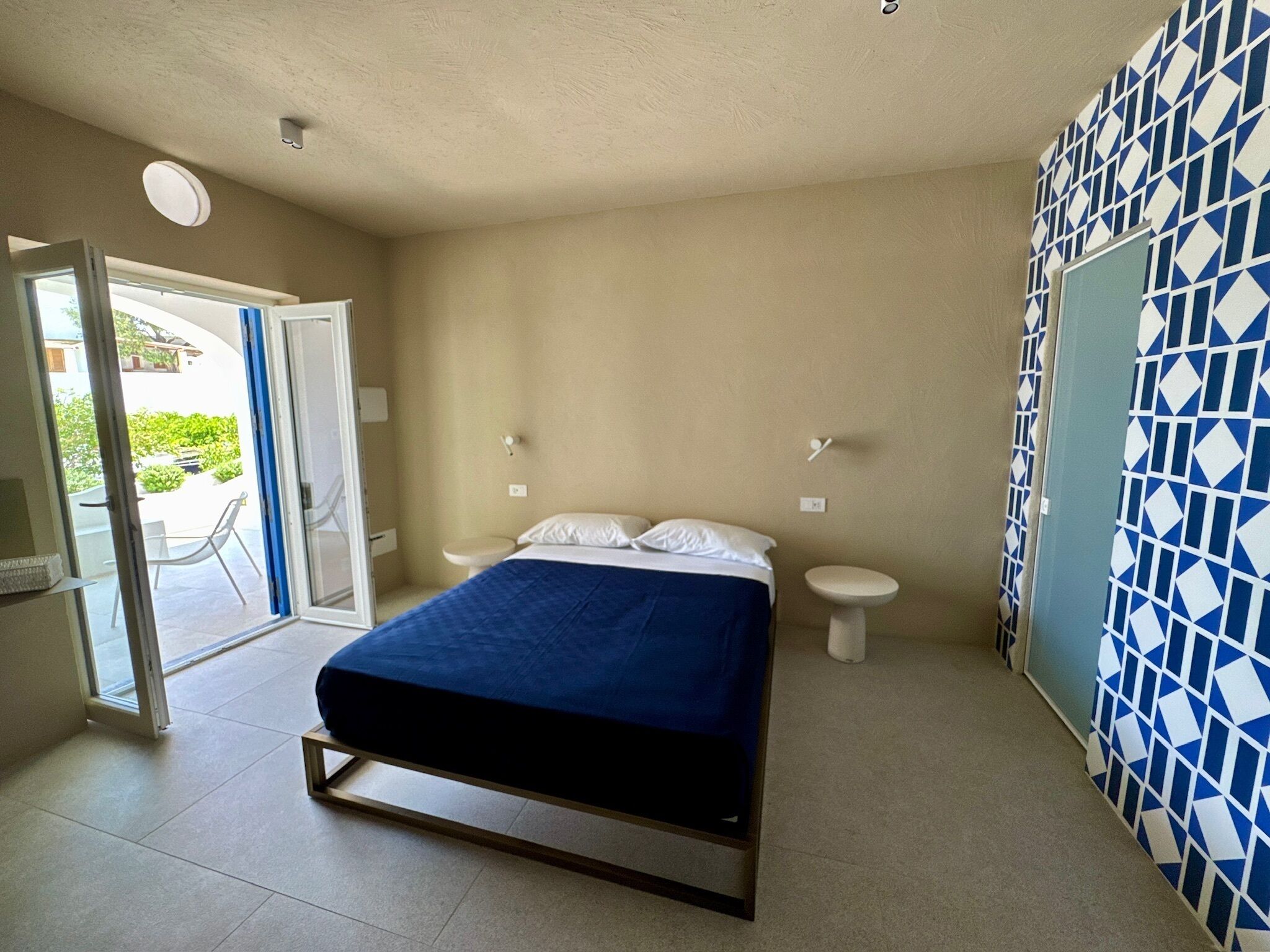 Junior Room, Partial Sea View | Minibar, in-room safe, desk, laptop workspace