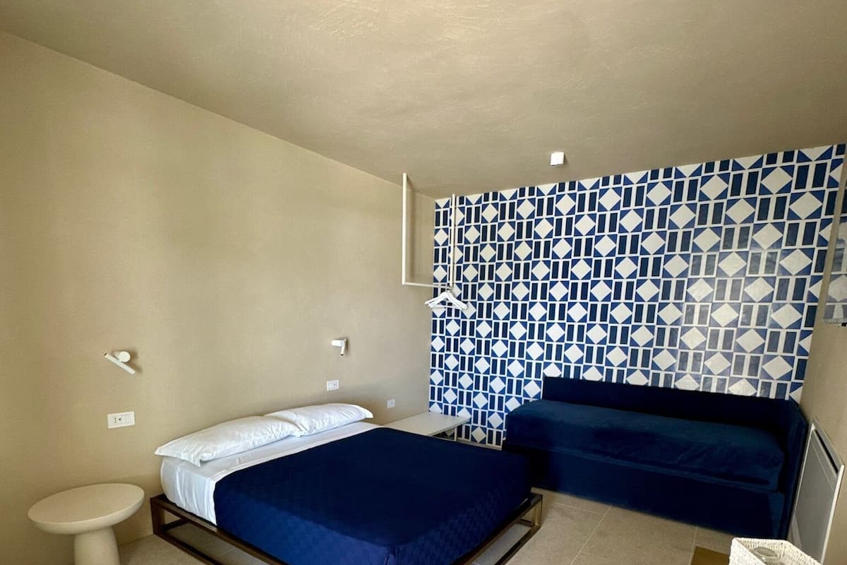Junior-Dreibettzimmer, eingeschränkter Meerblick