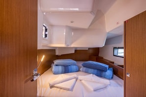 Room - Sun-Kissed Sailing Adventure in Split, Croatia (Split)