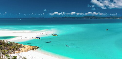 Sun-Kissed Sailing Adventure in Gran Barrera de Coral from Playa Airlie, Queensland