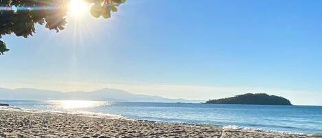 Vila | Pantai | Pantai di sekitar dan pasir putih