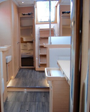 Room - Sun-Kissed Sailing Adventure in Islas Sarónicas (Alimos)