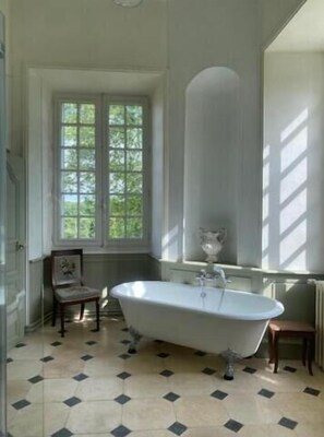 Bathroom - Château du Fraisse (Nouic)