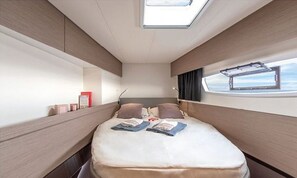 4 bedrooms - Sun-Kissed Sailing Adventure in Provence-Alpes-Côte d'Azur (Hyères)