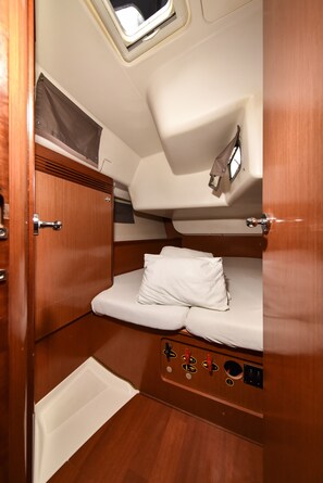 Room - Sun-Kissed Sailing Adventure in Zadar, Croatia (Bibinje)
