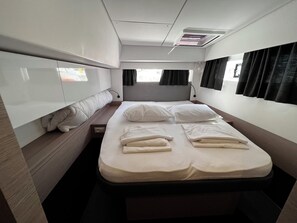 4 bedrooms - Sun-Kissed Sailing Adventure in Zadar, Croatia (Bibinje)