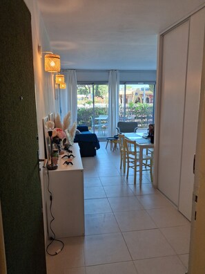 Interior - Bright studio apartment near the sea for 4 people (Le Grau-du-Roi)