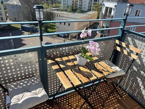 Outdoor dining - Vrbo Property (Dresden)