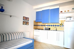 Fridge - P102 - Porto Recanati, seafront studio apartment with balcony (Porto Recanati)
