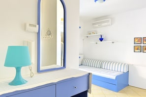 Interior - P102 - Porto Recanati, seafront studio apartment with balcony (Porto Recanati)