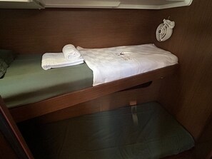 A bunk bed with a green mattress and a white blanket. - Caribbean Bliss: Sun-soaked Sailing Adventure from Granada, San Jorge (Saint George's)