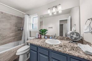 Bathtub, hair dryer, towels, soap - Ile Ayo-Private BR with Shared Bathroom (Houston)