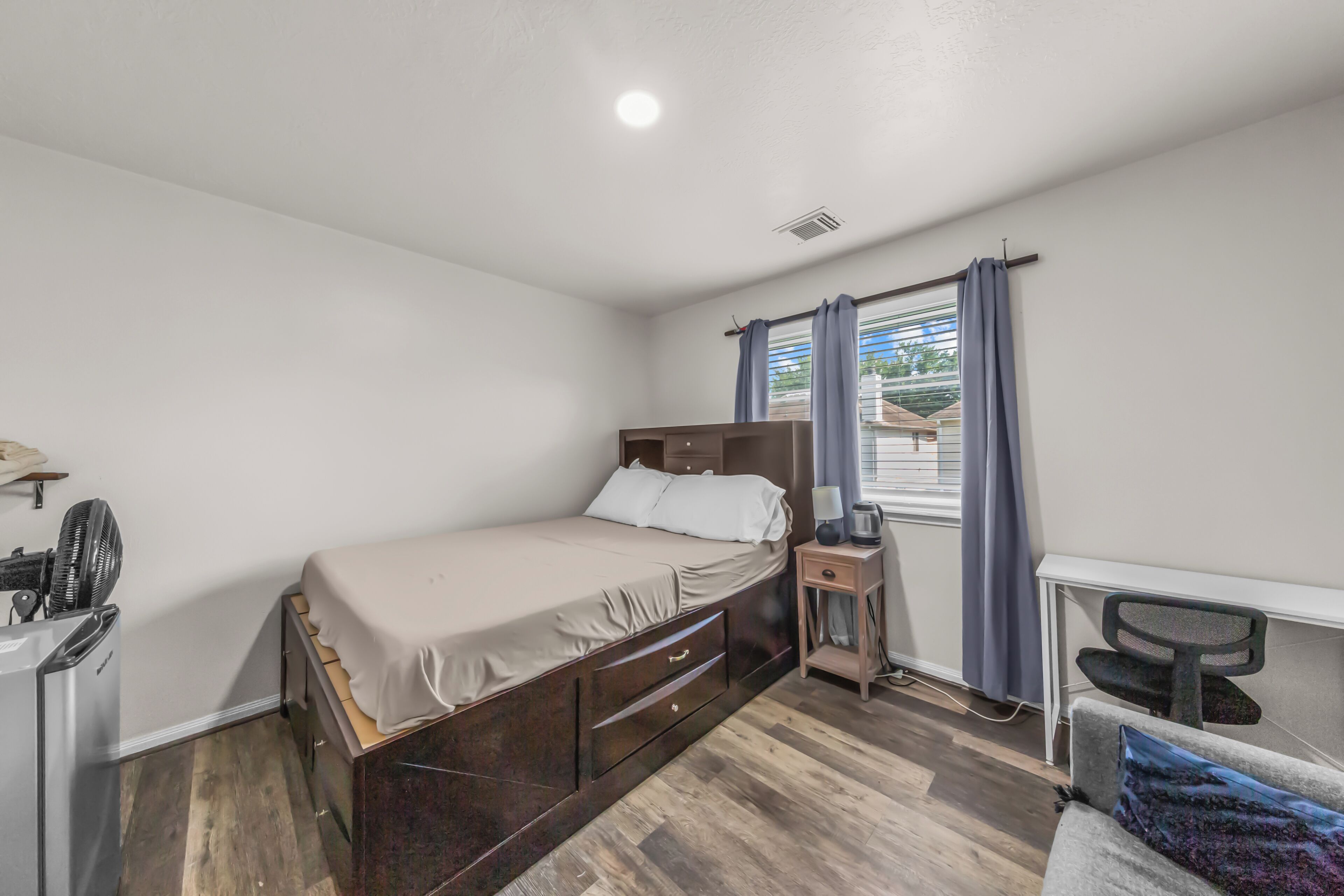 Basic Room | Iron/ironing board, free WiFi