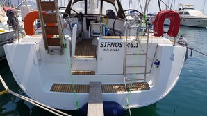 Marina - Sun-Kissed Sailing Adventure in Islas Sarónicas (Alimos)