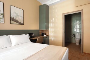 Doppelzimmer, rollstuhlgeeignete Dusche | Schreibtisch, laptopgeeigneter Arbeitsplatz, Verdunkelungsvorhänge