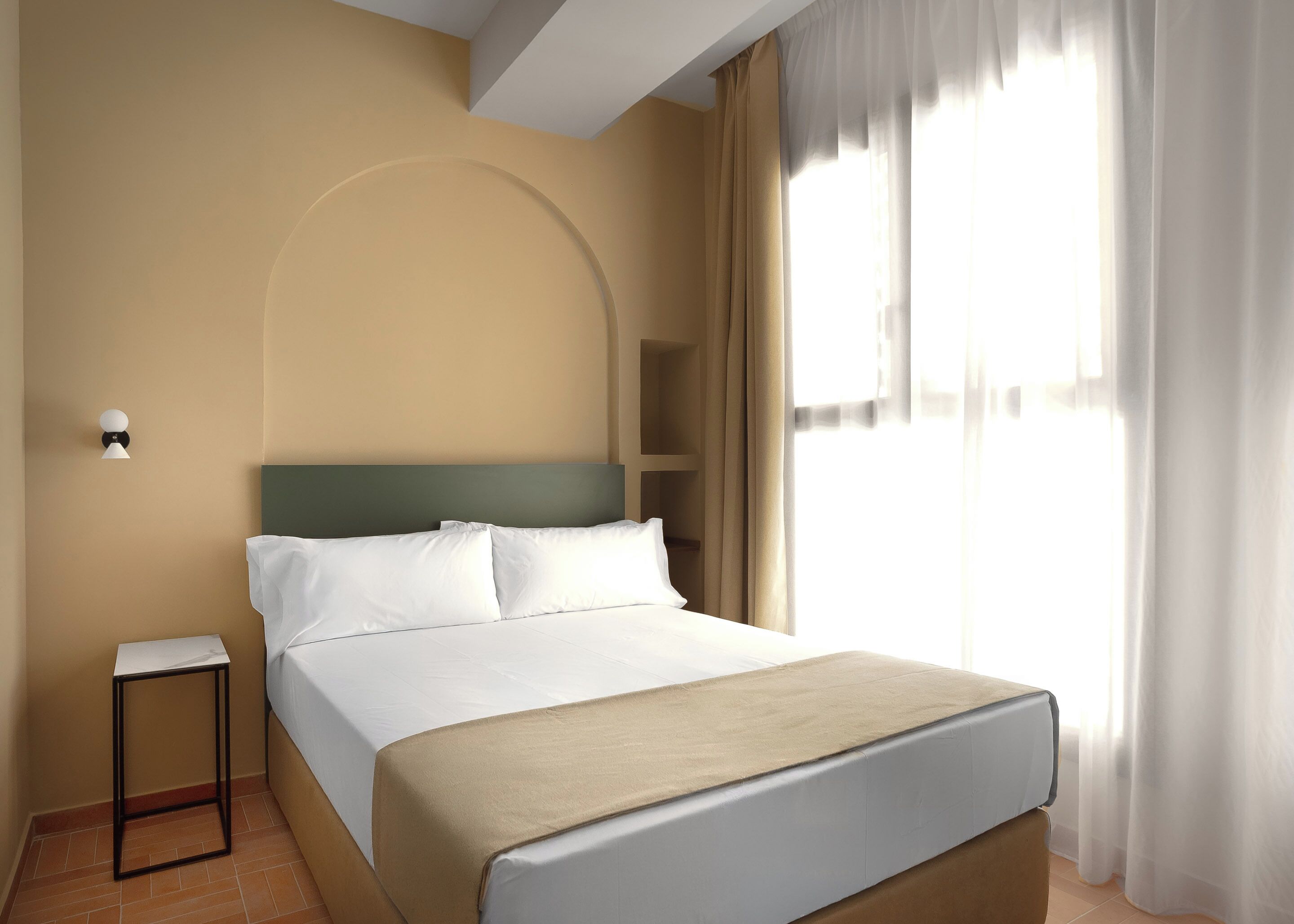 Comfort Room | Desk, laptop workspace, blackout drapes, WiFi (free)
