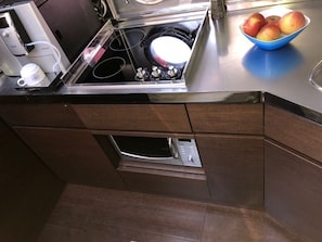 Private kitchen - Sun-Kissed Sailing Adventure in Sibenik, Croatia (Primošten)