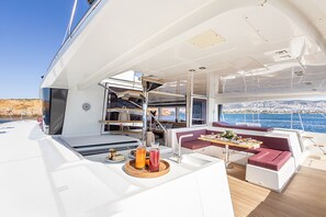 Outdoor dining - Sun-Kissed Sailing Adventure in Islas Sarónicas (Alimos)