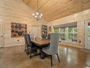 Dining - Moses Lakehouse - 3BR HUGE Lakefront Home on Toledo Bend (Zwolle)