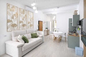 Living area - Vrbo Property (La Spezia)