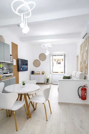 Dining - Vrbo Property (La Spezia)