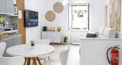 Lux Life - Entire Apartment Across from the La Spezia Train Station (Cinque Terre)