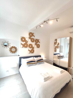 Room - Vrbo Property (La Spezia)