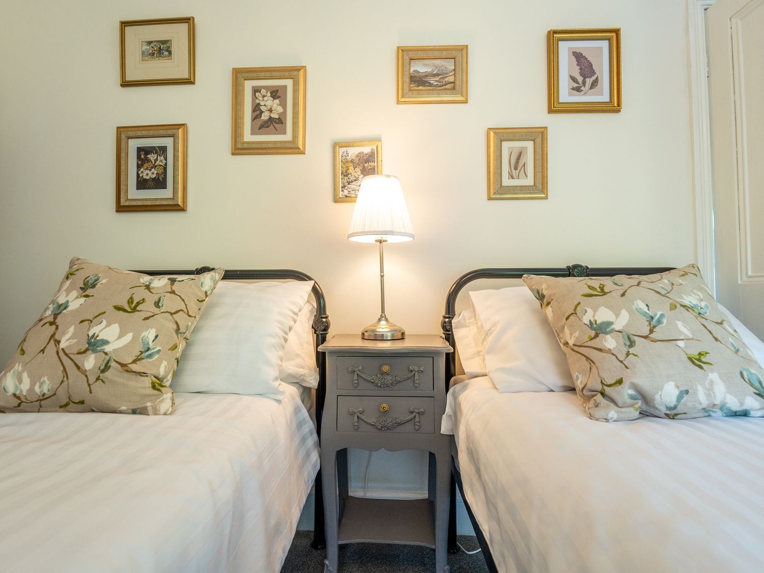 5 dormitorios, wifi gratis, decoración individual