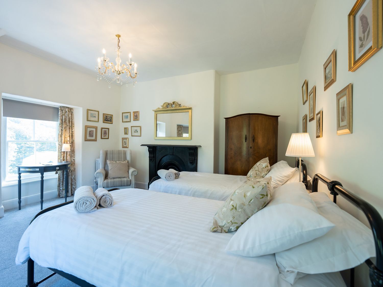 5 bedrooms, WiFi (free), individually decorated, individually furnished