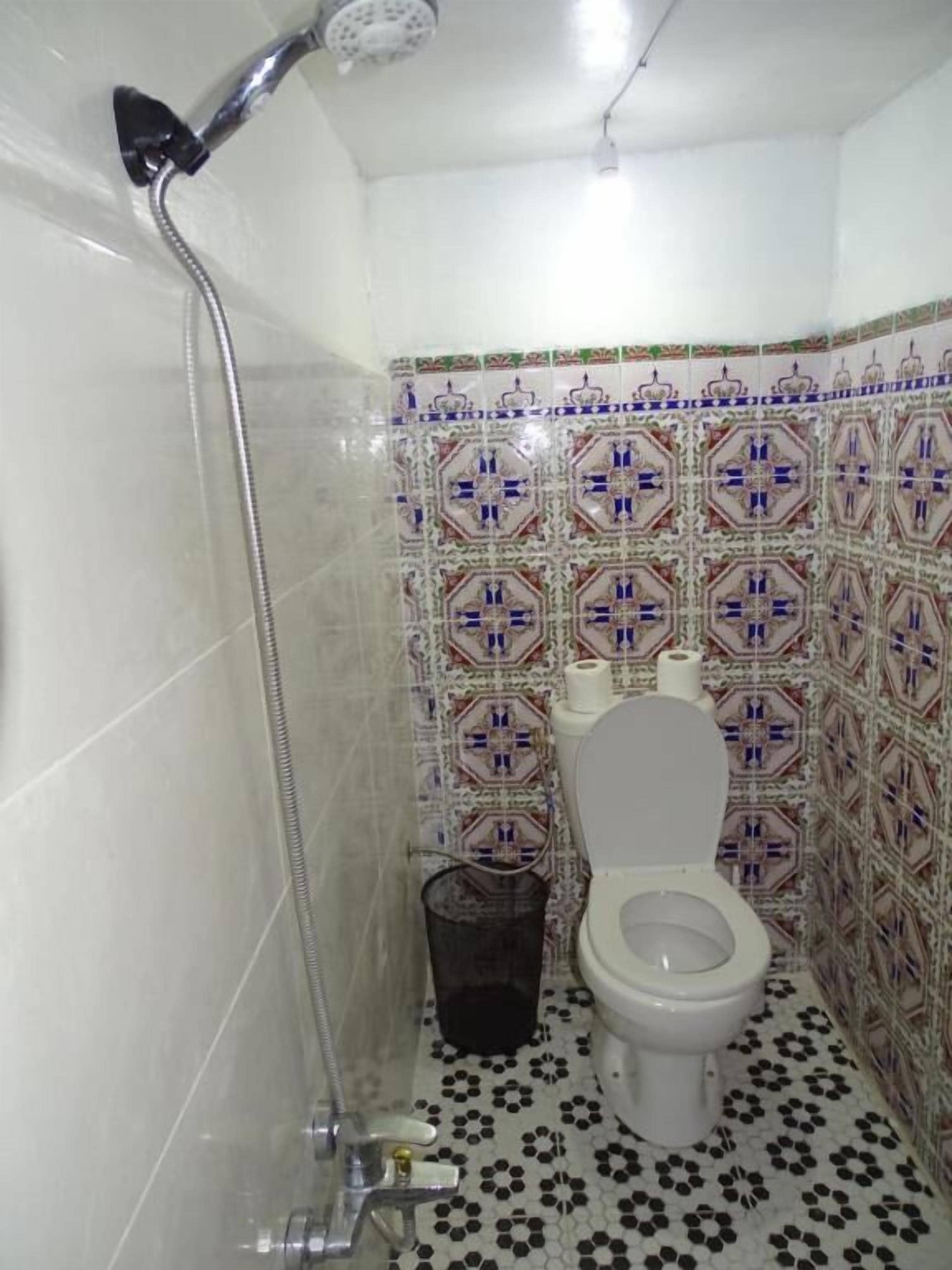 Double Room | Bathroom | Combined shower/tub, hair dryer, slippers, towels