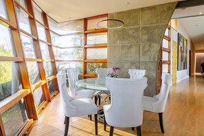 Dining - Breathtaking view!
 3-bedroom house in Laguna Beach (Laguna Beach)