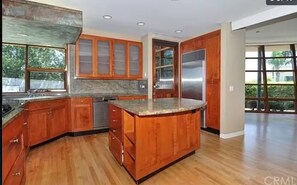 Private kitchen - Breathtaking view!
 3-bedroom house in Laguna Beach (Laguna Beach)