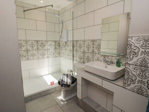 Shower - The Cottage at Thorpe Farm (York)