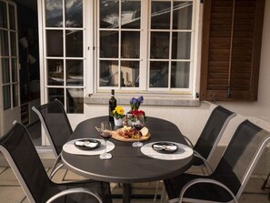 Outdoor dining - Spitzhorn Nr. 1 Appartement/Fewo, Dusche, WC, 2 Schlafräume 4-Bettwohnung by Interhome (Gsteig bei Gstaad)