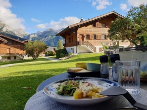 Outdoor dining - Spitzhorn Nr. 1 Appartement/Fewo, Dusche, WC, 2 Schlafräume 4-Bettwohnung by Interhome (Gsteig bei Gstaad)