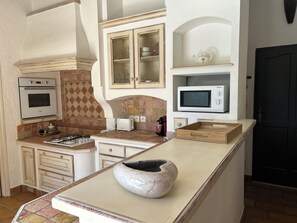 Private kitchen - Villa du Soleil  (Mouriès)
