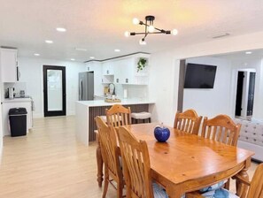 Dining - La Casita Blanca | 3 BR | Near Busch Gardens (Tampa)