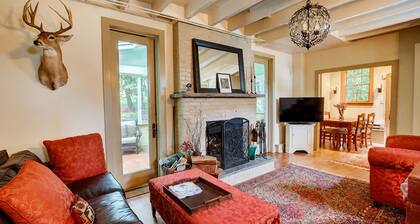 Quaint two bedroom cottage in the heart of Eagles Mere. Sleeps four guests.
